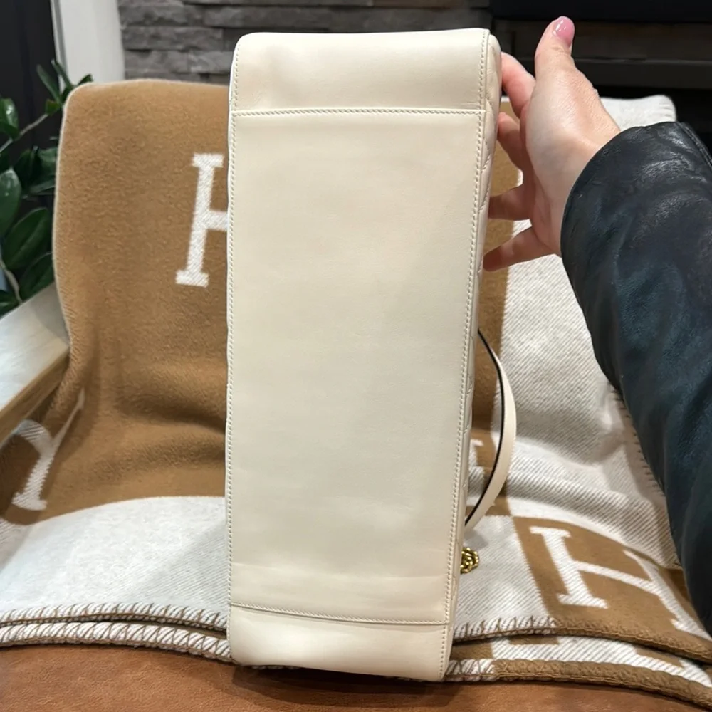 Gucci White and Gold Chevron Shoulder Bag